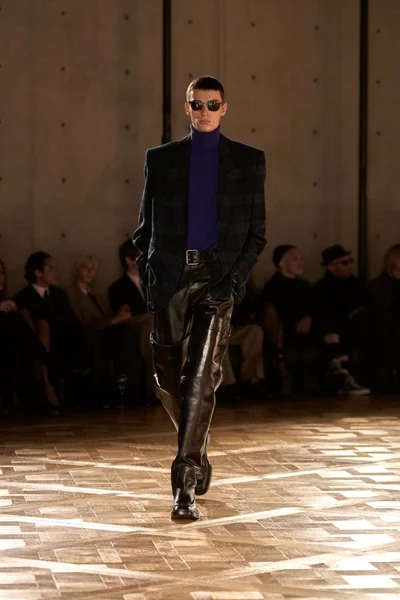 Look 19